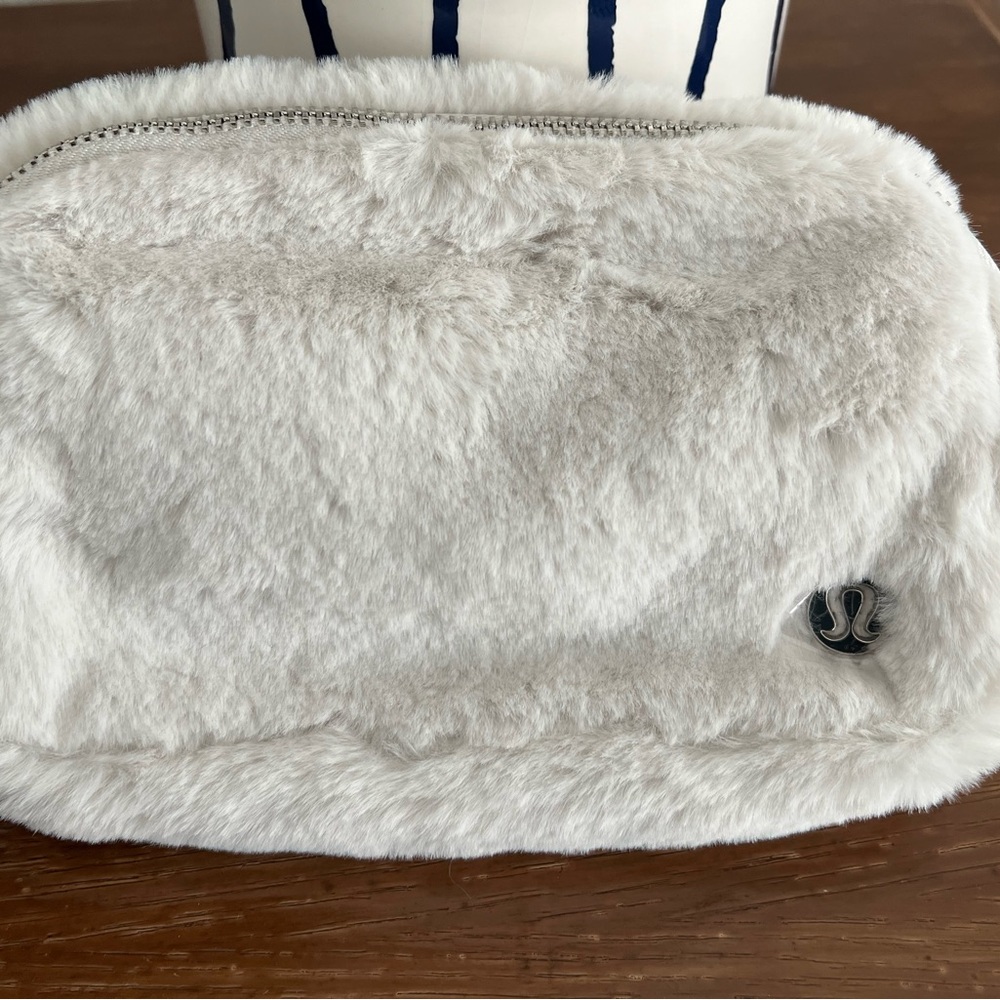 Everywhere Belt Bag *Plush Fleece 
Bone/Silver 8Lx5H
New with Tag